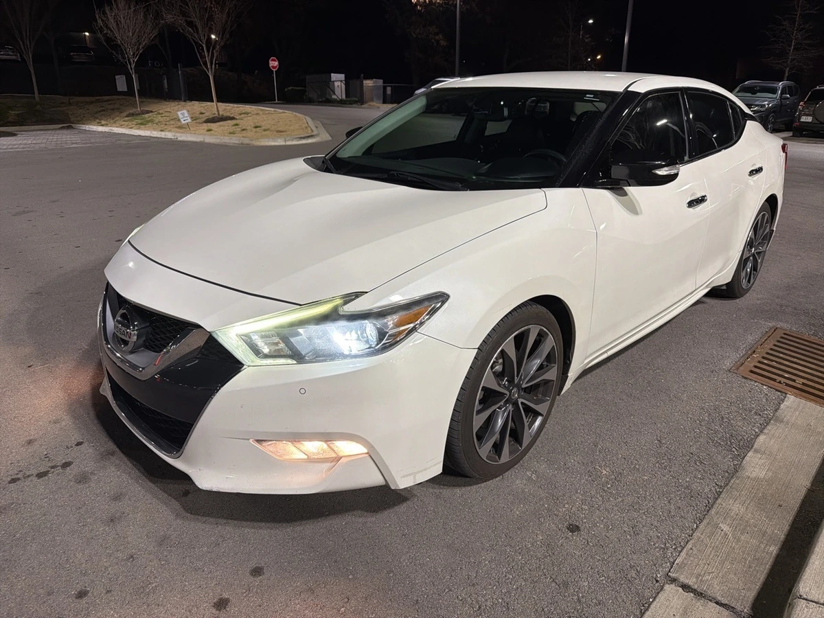 2016 Nissan Maxima SR's photo