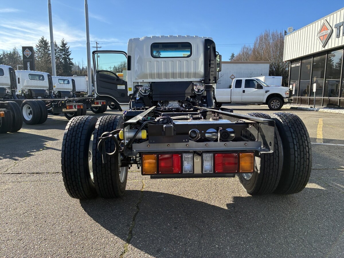 2026 Isuzu NRR in Mount Vernon, WA — photo 4