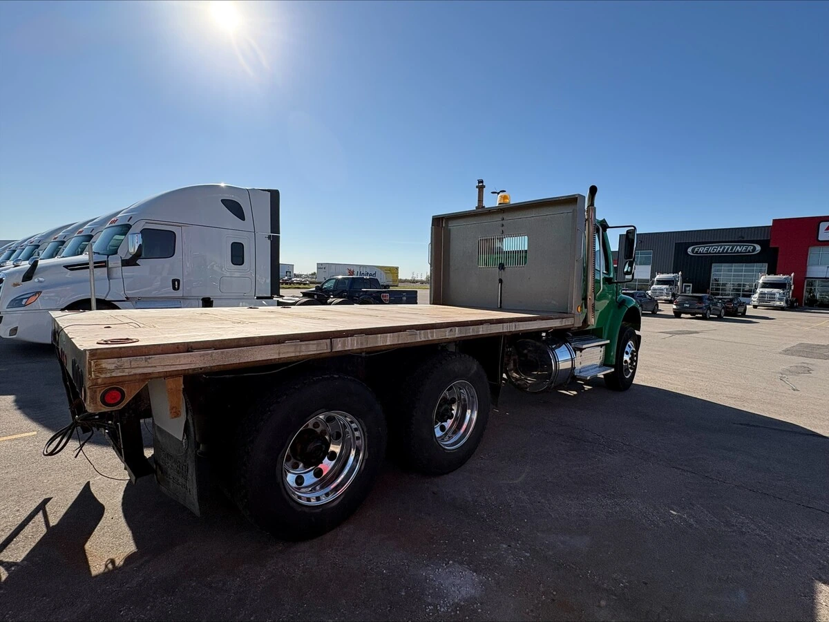 2019 Freightliner M2 106 — photo 6
