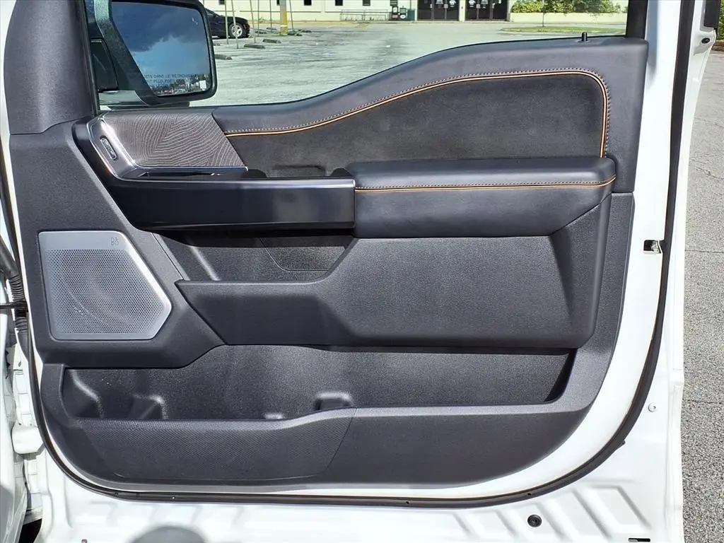 2023 Ford F-150 Platinum photo 15
