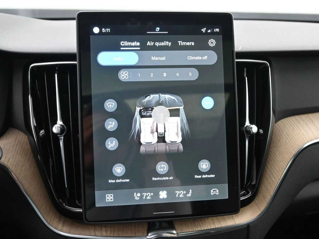 2026 Volvo XC60 Plus - Photo 14