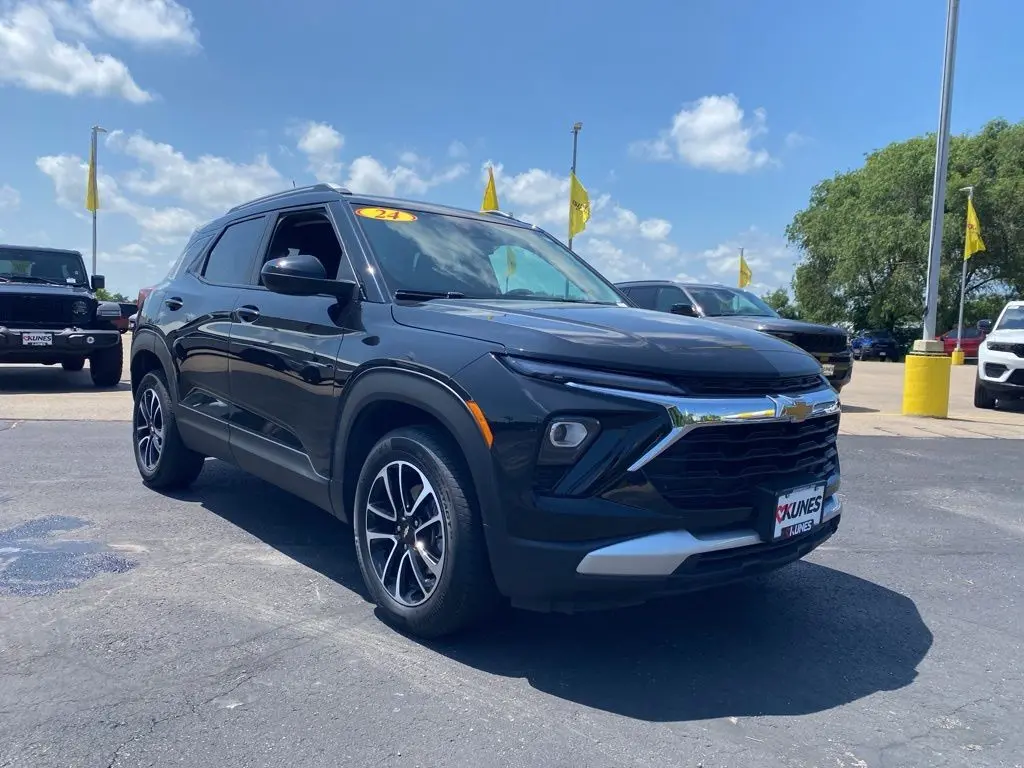 2024 Chevrolet Trailblazer LT photo 2