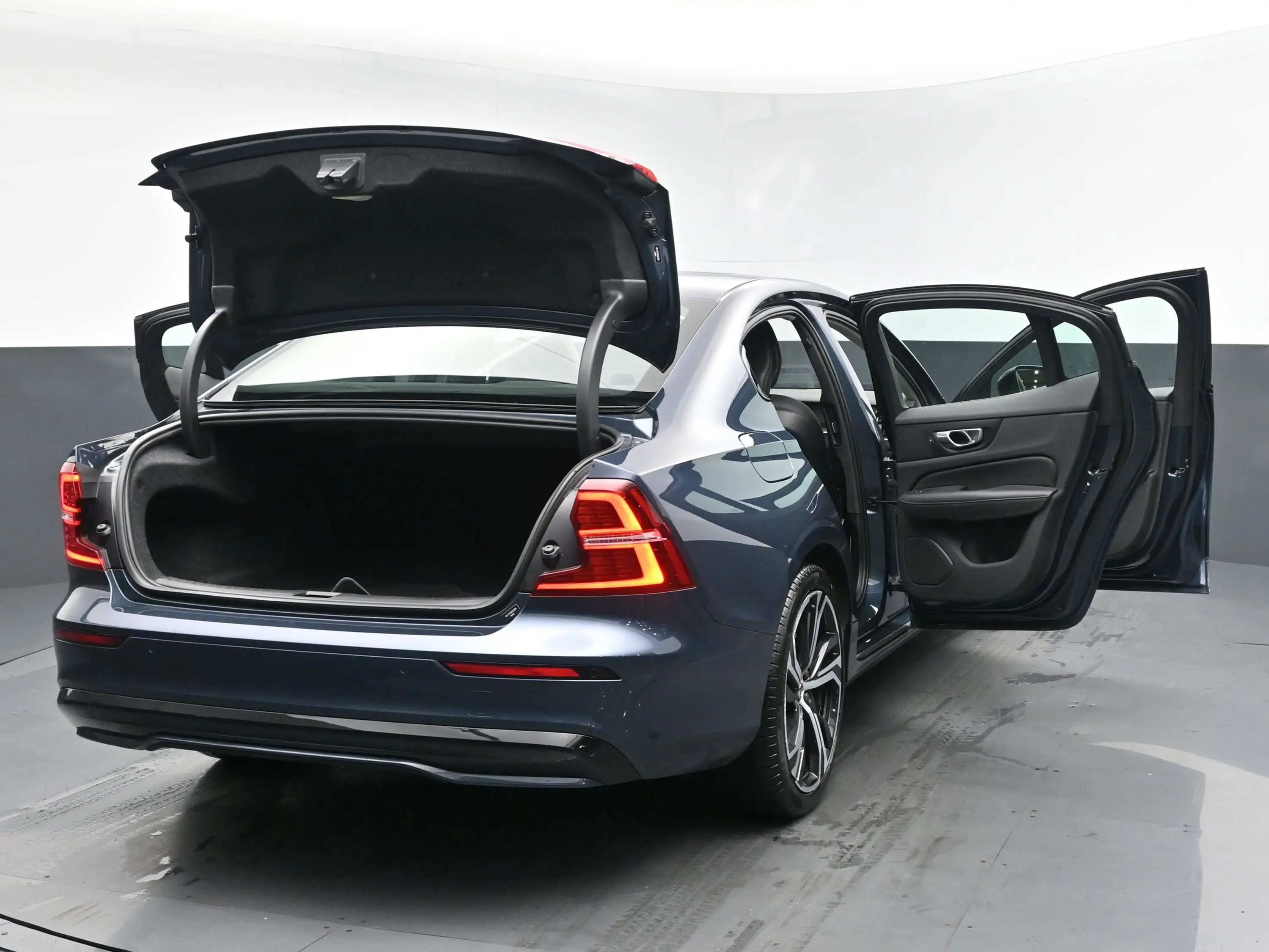 2024 Volvo S60 B5 AWD Core photo 33