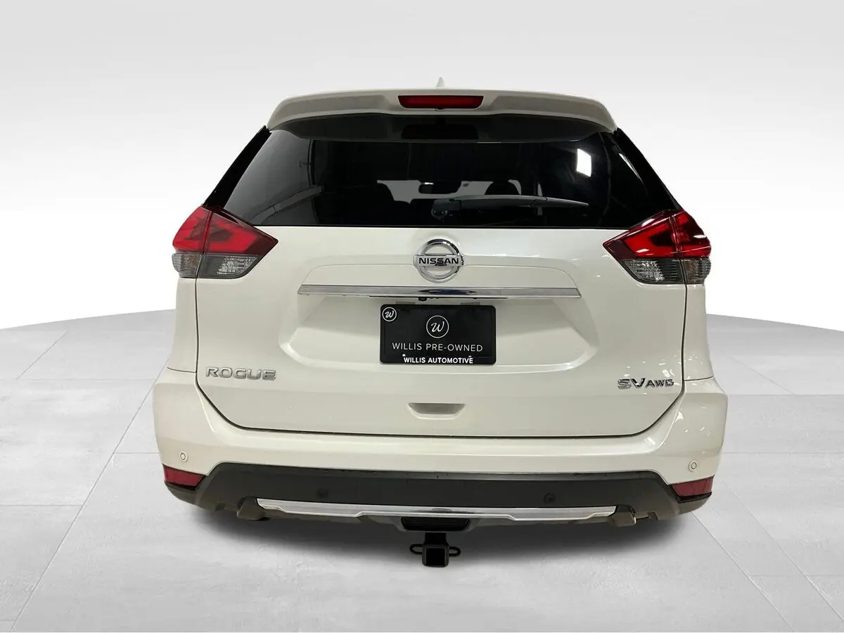 2019 Nissan Rogue SV photo 3