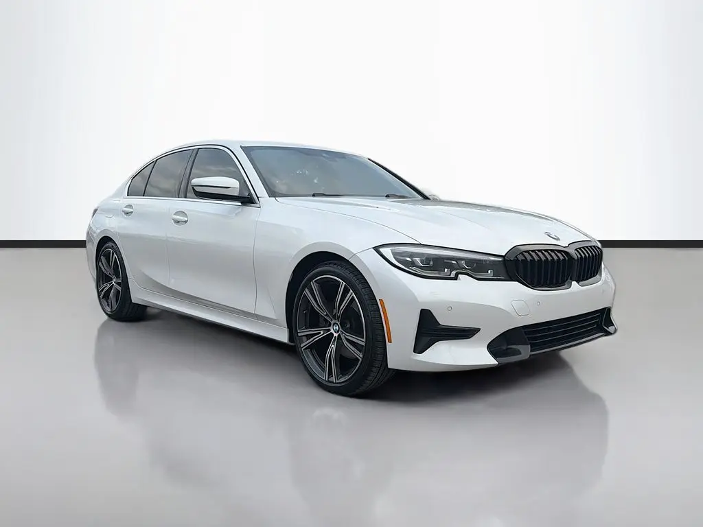 2021 BMW 3 Series 330i's photo