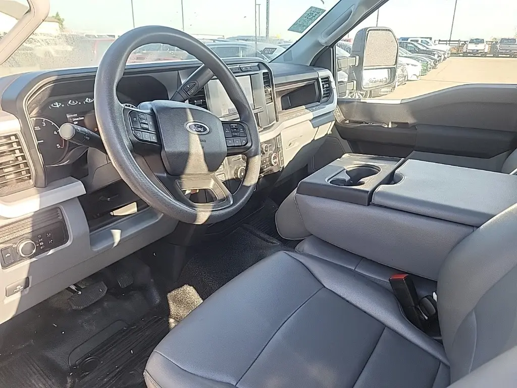 2024 Ford F-350 photo 2