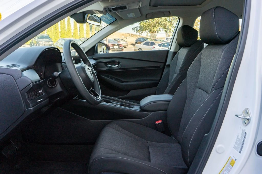 2025 Honda Accord SE - Photo 25