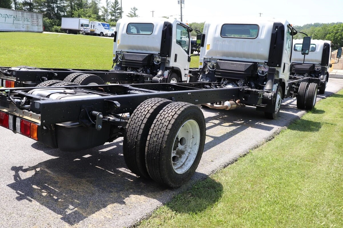 2024 Isuzu NPR in York, PA — photo 5