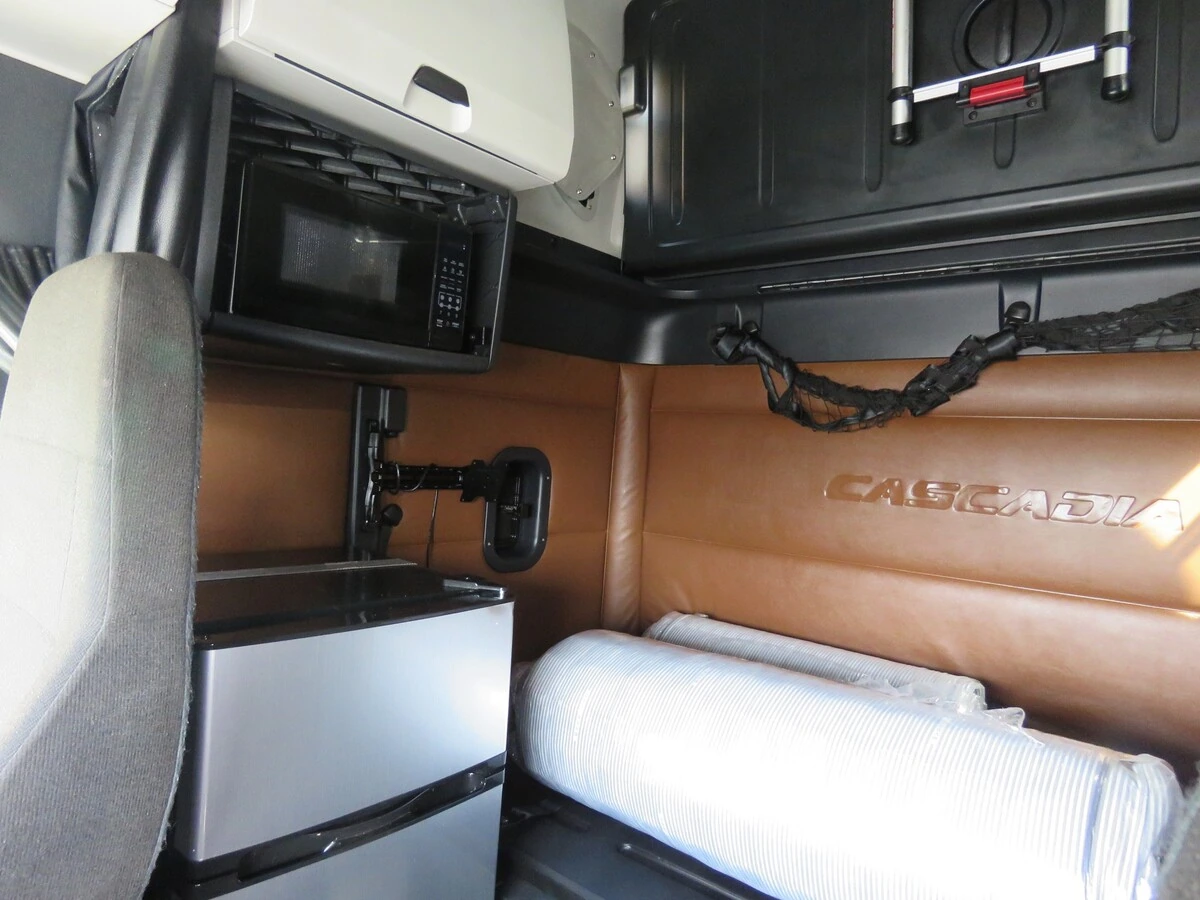 2022 Freightliner Cascadia - image 16