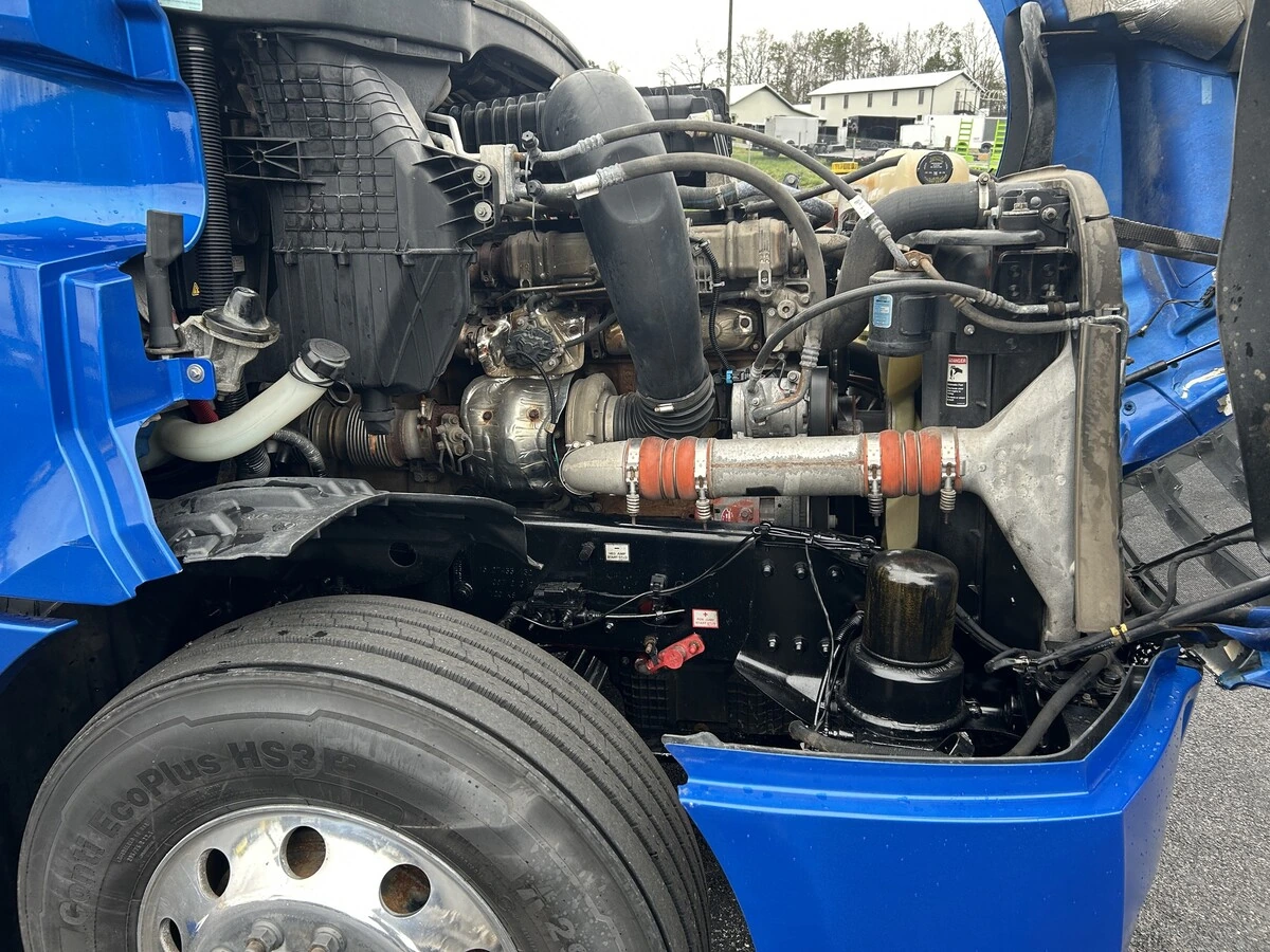 2022 Freightliner Cascadia - image 10