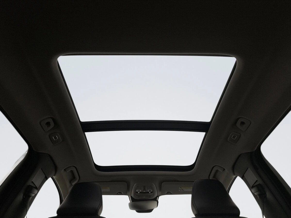 2025 Volvo - image 19