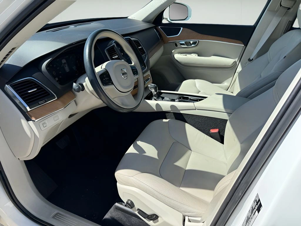 2022 Volvo - image 10