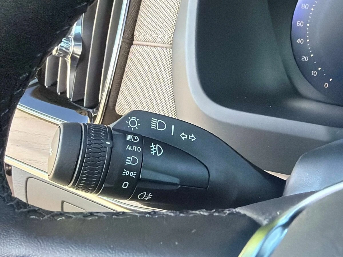 2026 Volvo - image 31