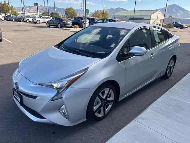 2017 Toyota Prius Four photo 2