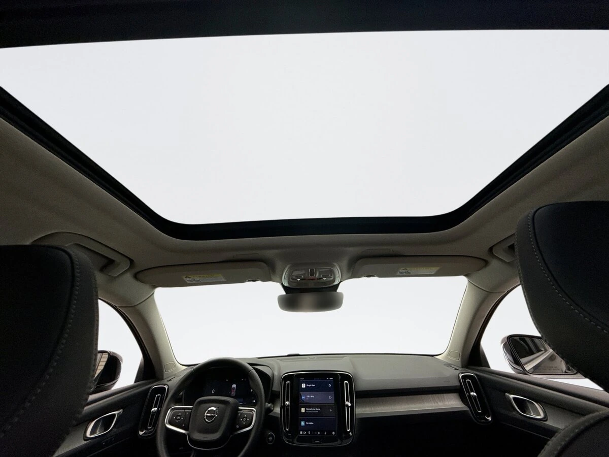 2025 Volvo - image 18