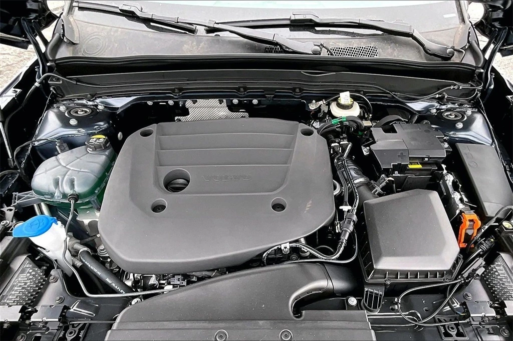 2026 Volvo - image 12
