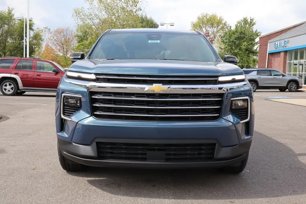 2026 Chevrolet Traverse 2LT photo 3