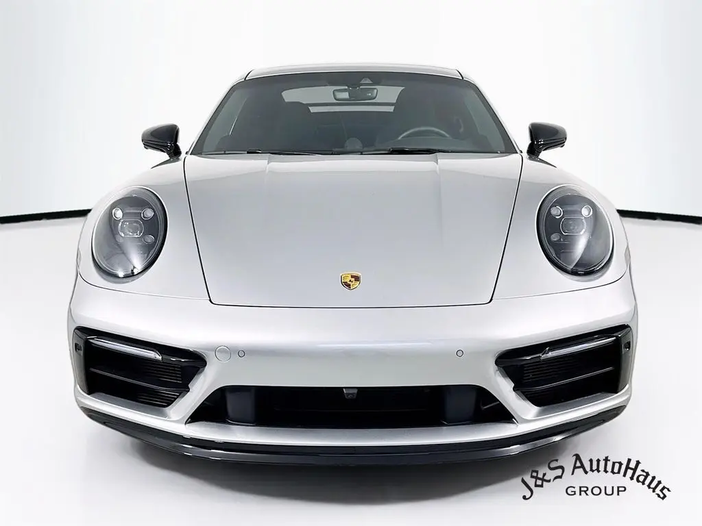 2024 Porsche 911 4 GTS photo 2