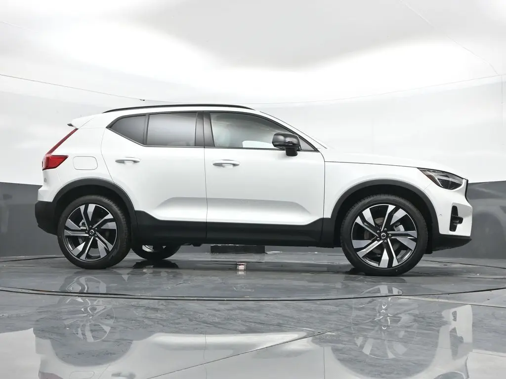 2026 Volvo - image 41