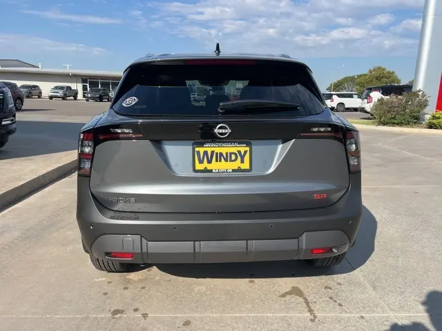 2026 Nissan Kicks SR photo 4