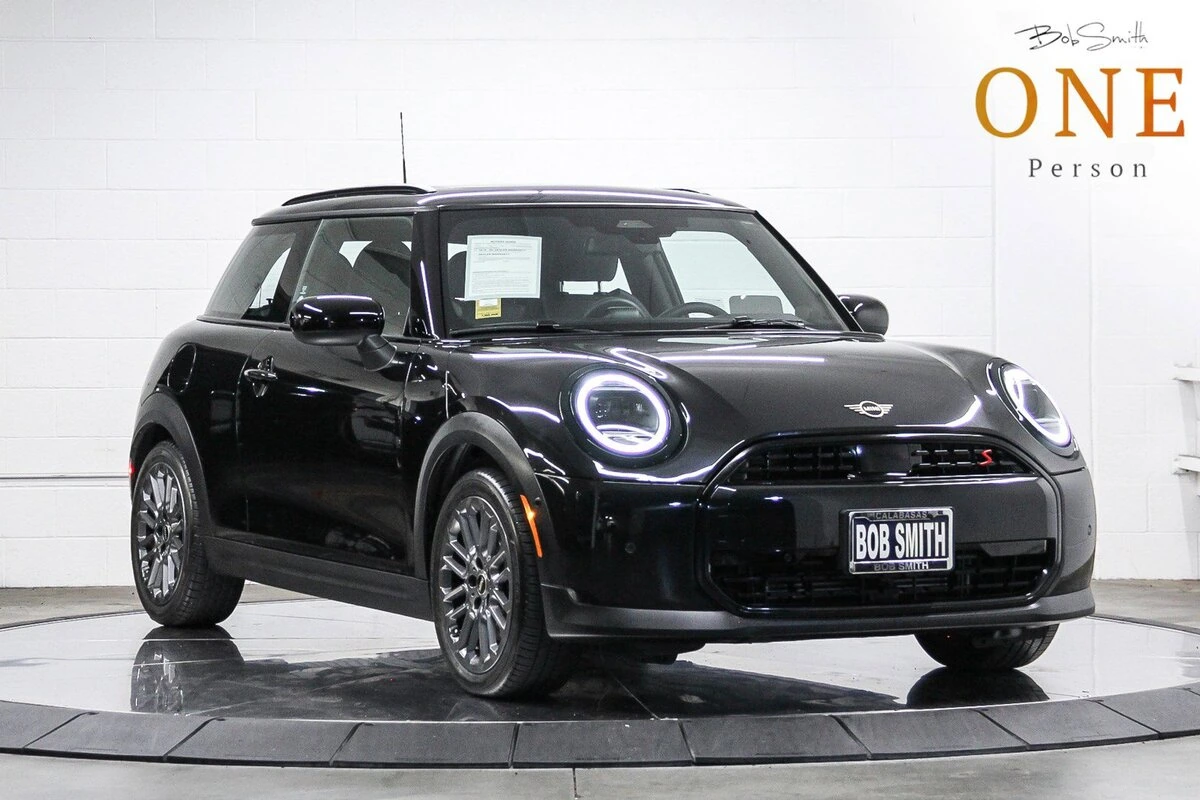 2026 MINI Hardtop Cooper S Signature's photo