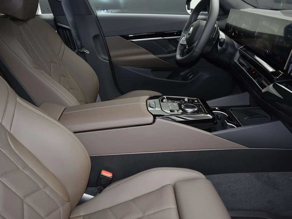 2026 BMW 5 Series 530i - Photo 24