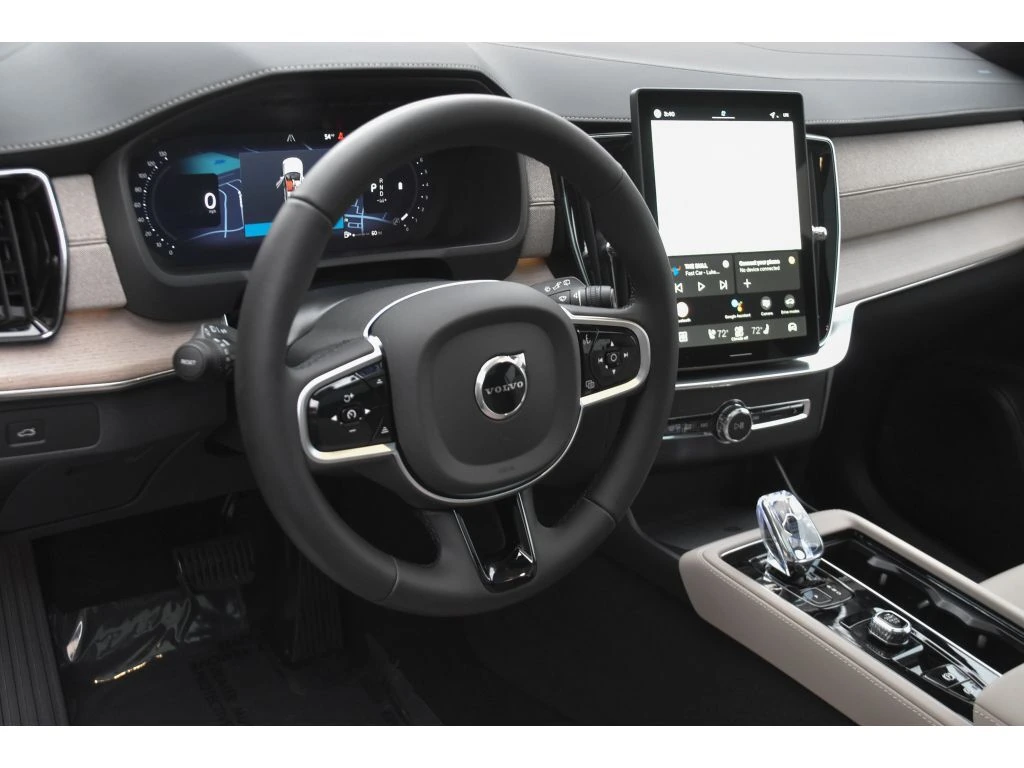2026 Volvo - image 11