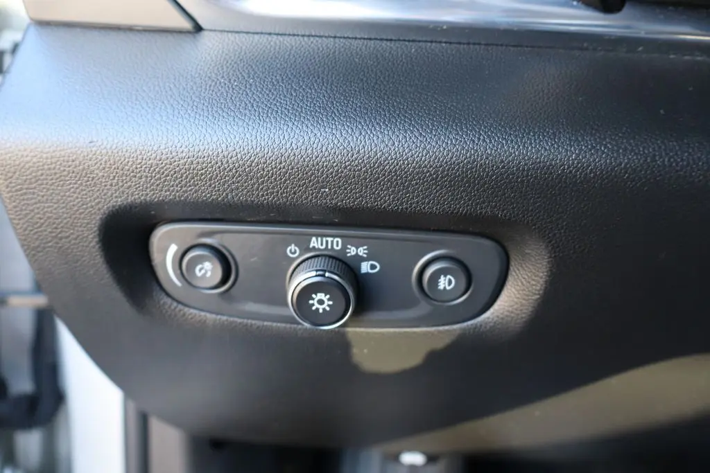2021 Chevrolet Traverse Leather photo 12