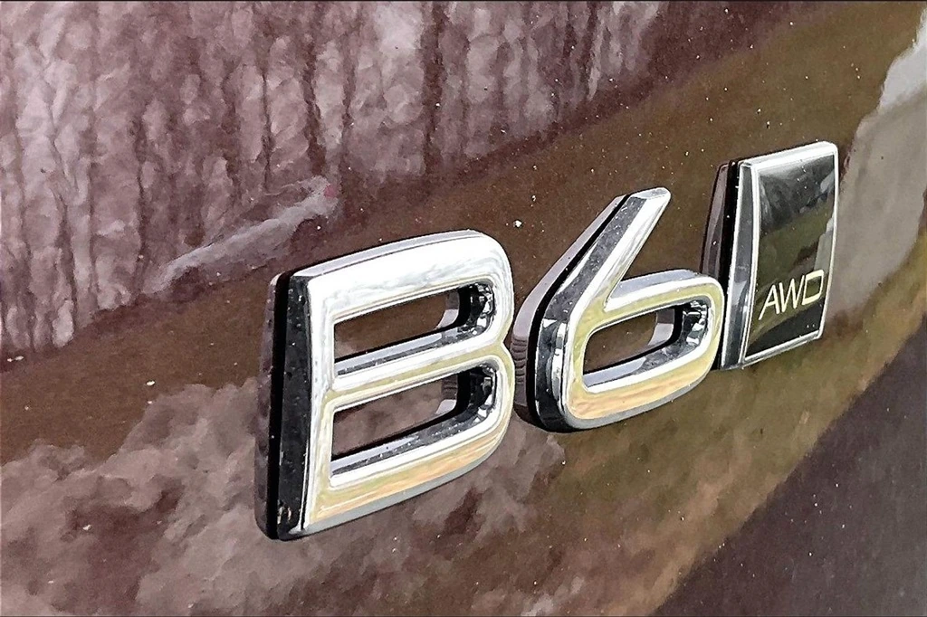 2026 Volvo - image 9