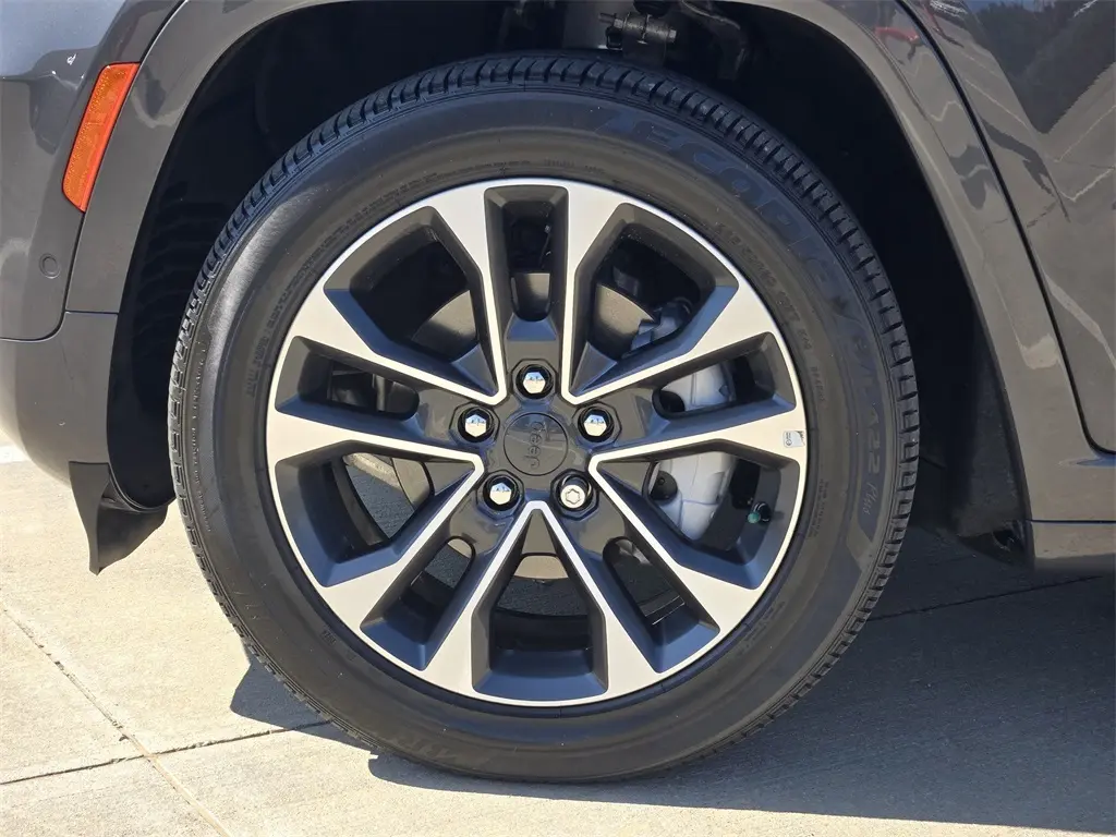 2024 Jeep Grand Cherokee Overland photo 9