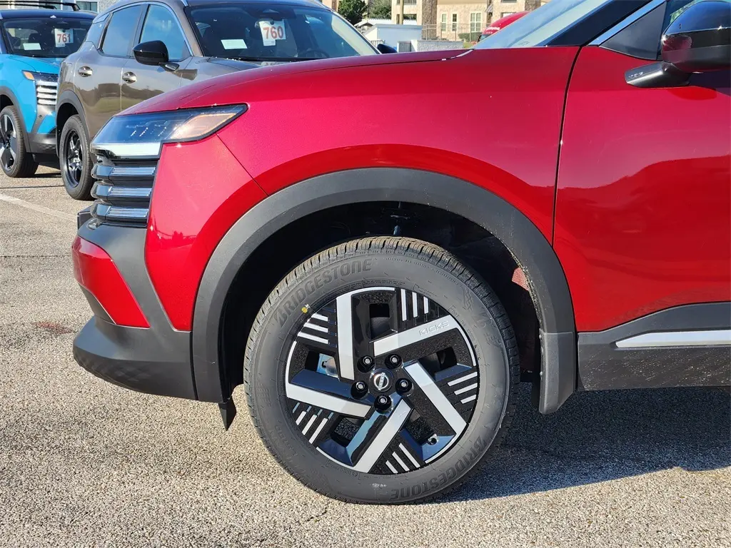 2025 Nissan Kicks SV photo 4