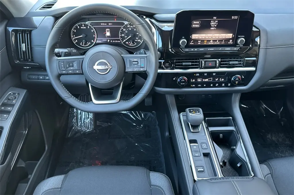 2025 Nissan Pathfinder SV photo 13