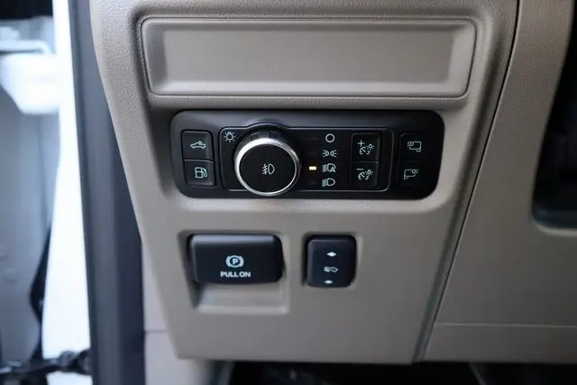 2025 Ford F-150 Platinum photo 34