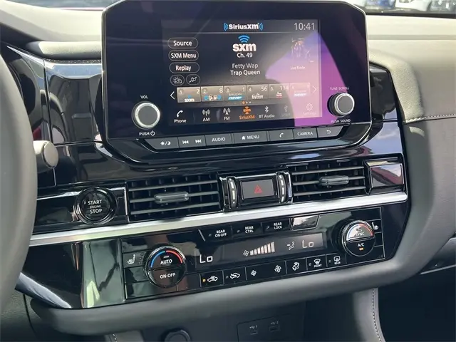 2025 Nissan Pathfinder SV photo 17