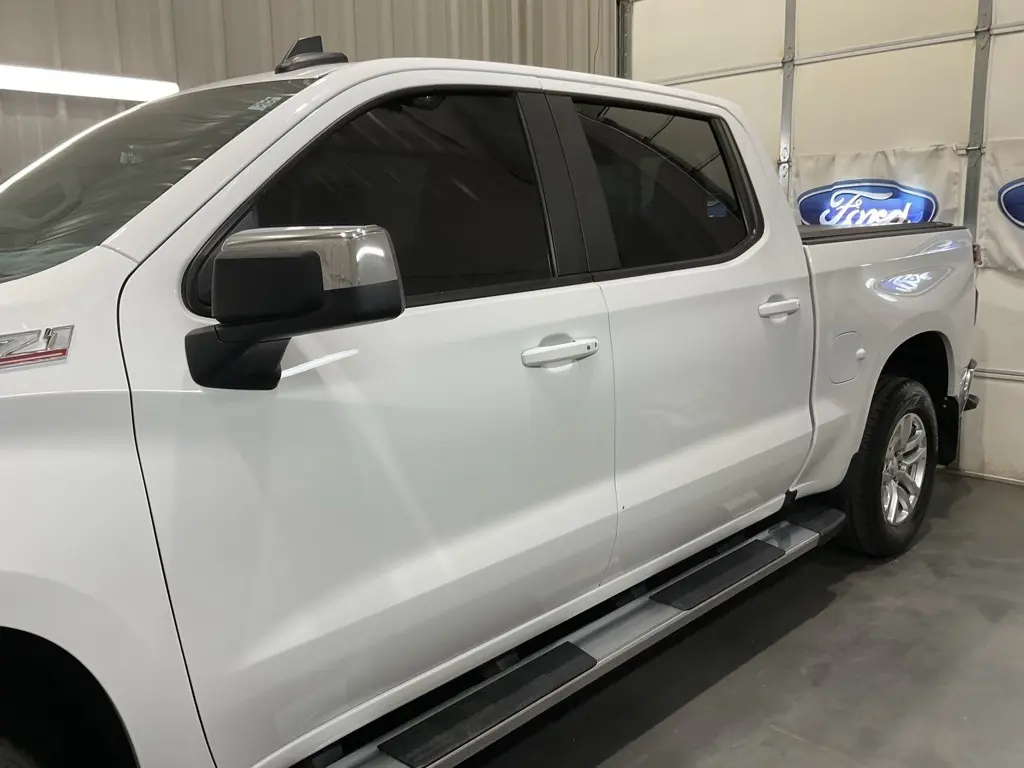 2019 Chevrolet Silverado 1500 LT photo 3