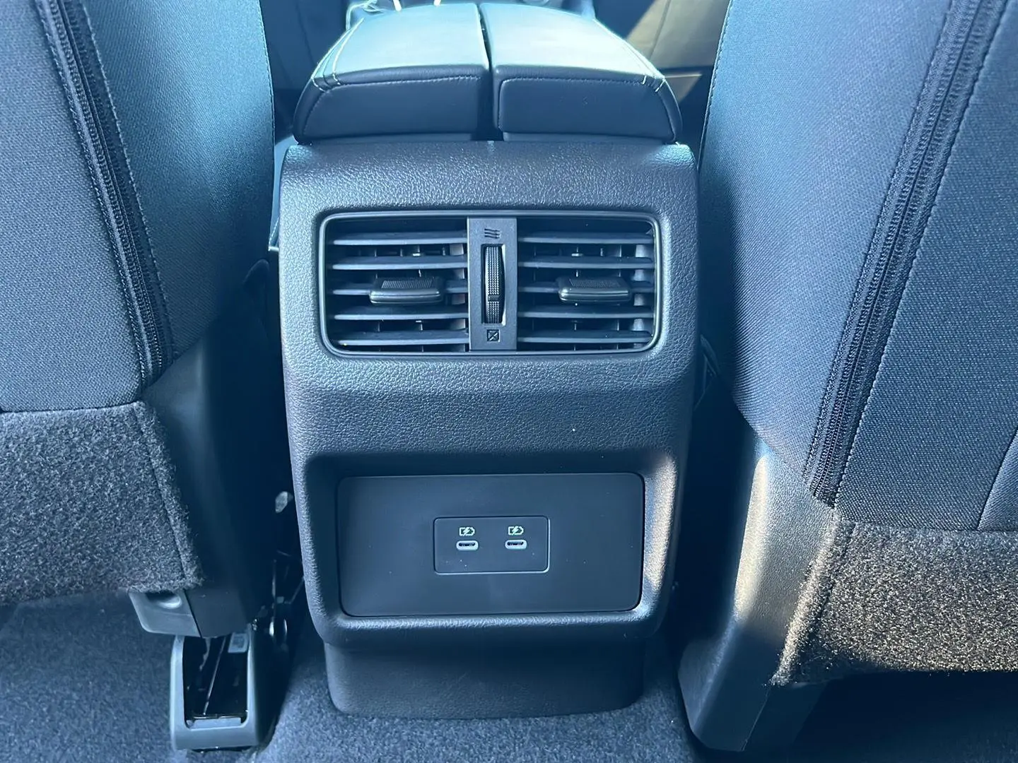 2026 Nissan Rogue SV photo 18