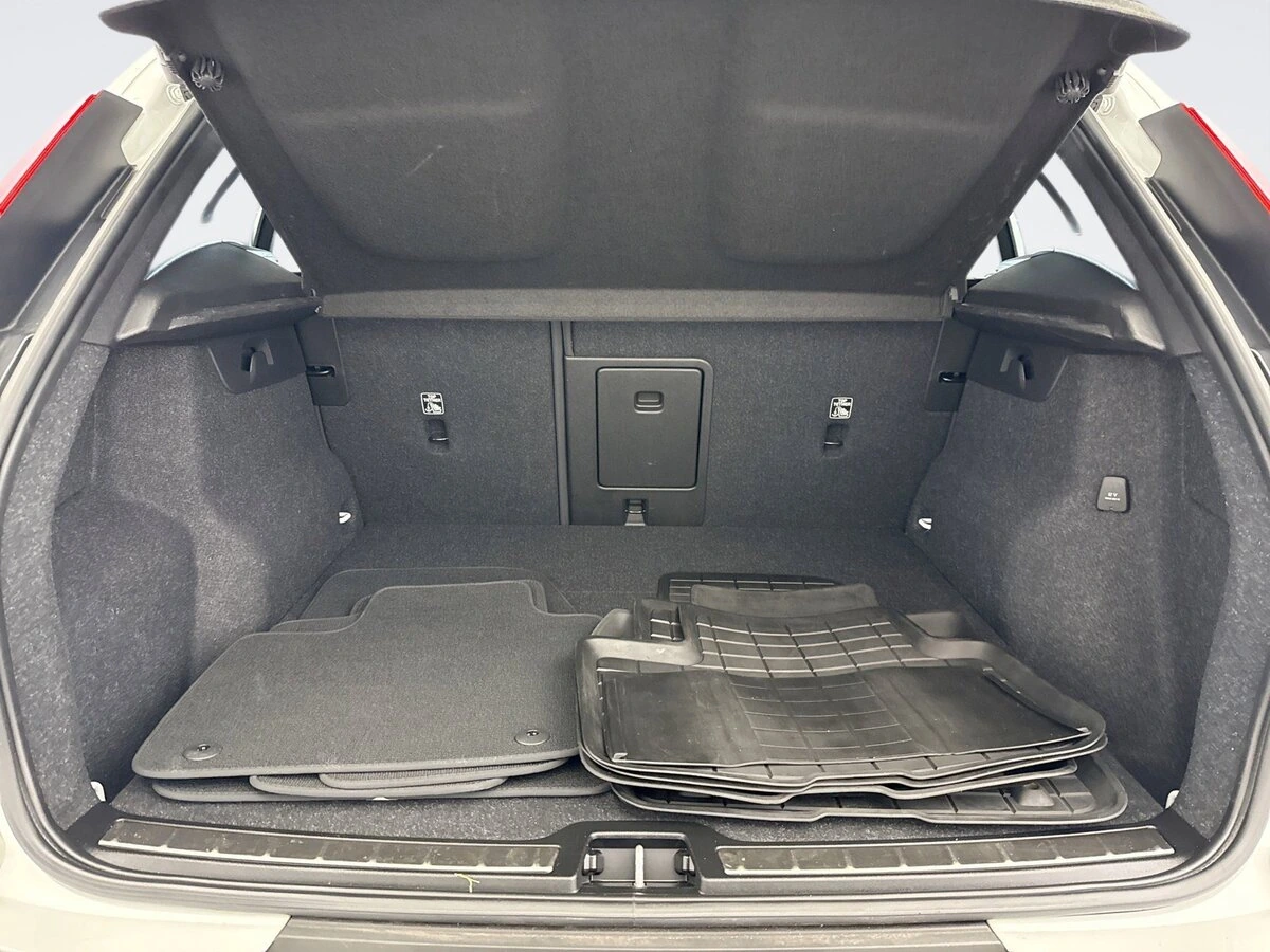 2022 Volvo - image 19