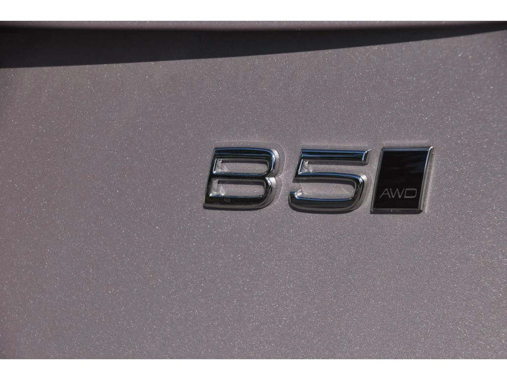 2026 Volvo - image 30