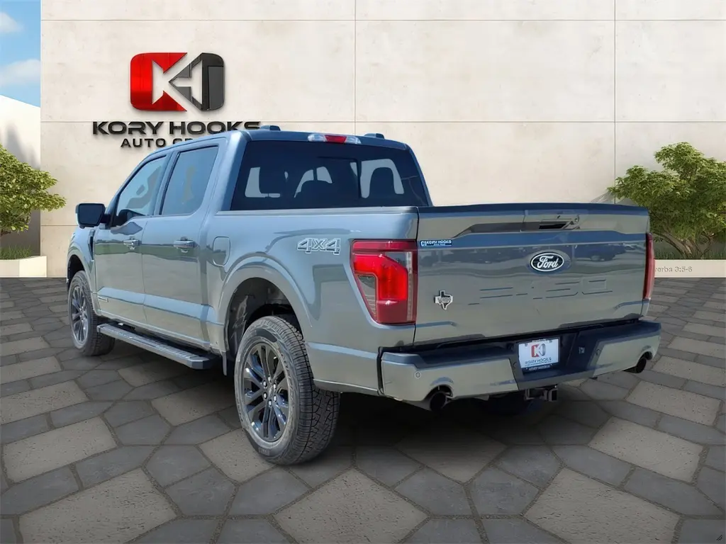 2025 Ford F-150 XLT photo 4