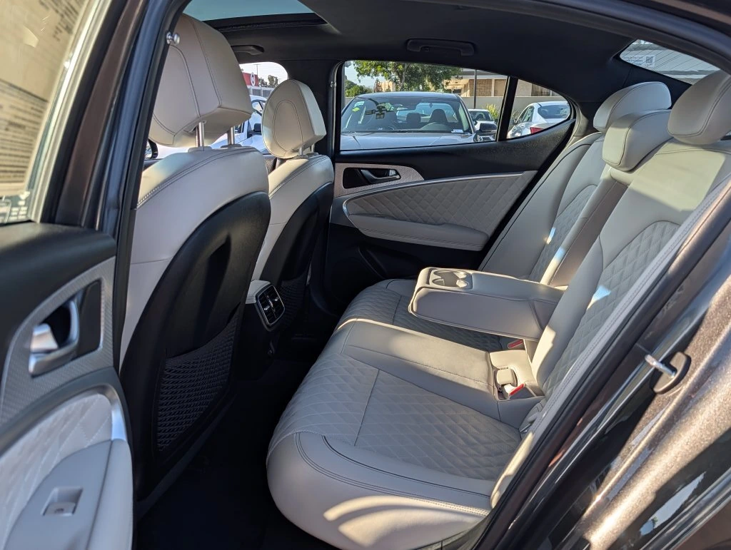 2023 GENESIS G70 Standard - Photo 11