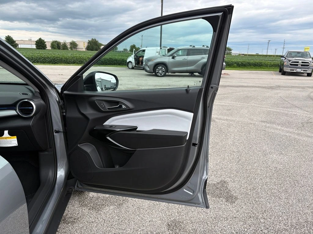2026 Chevrolet Trax LT - Photo 40