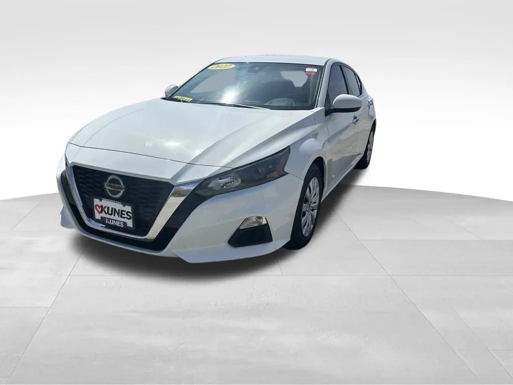 Used 2022 Nissan Altima S with VIN 1N4BL4BV9NN334043 for sale in Davenport, IA
