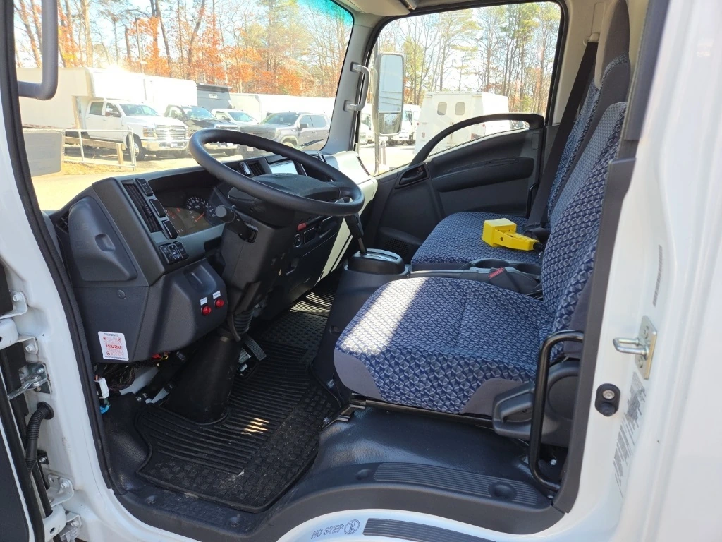 2024 Isuzu NPR - image 9