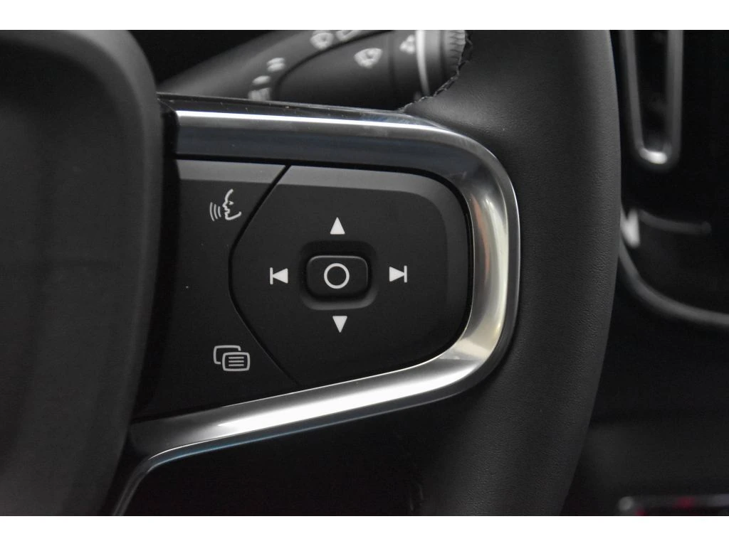 2026 Volvo - image 35