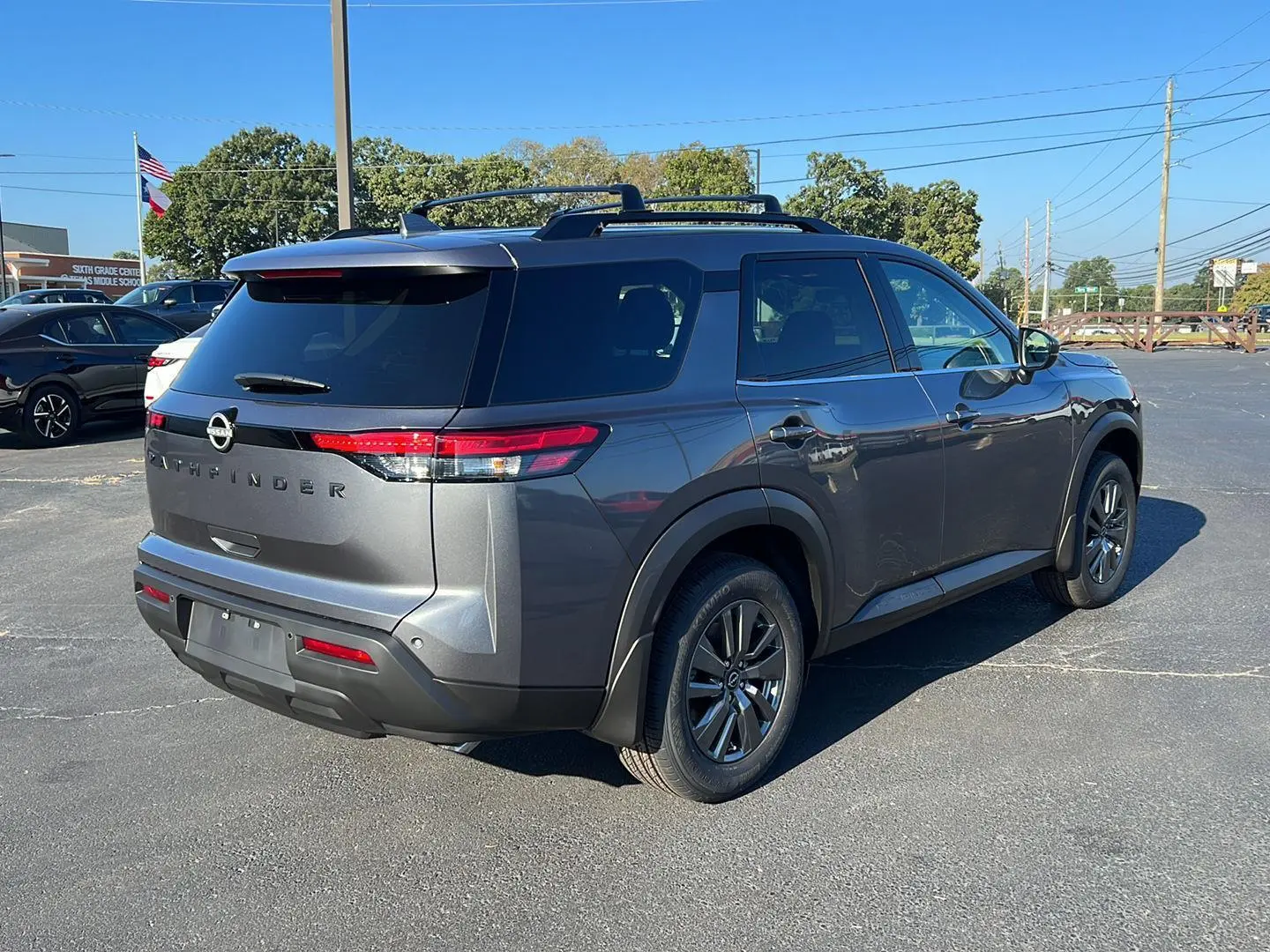 2025 Nissan Pathfinder SV photo 4