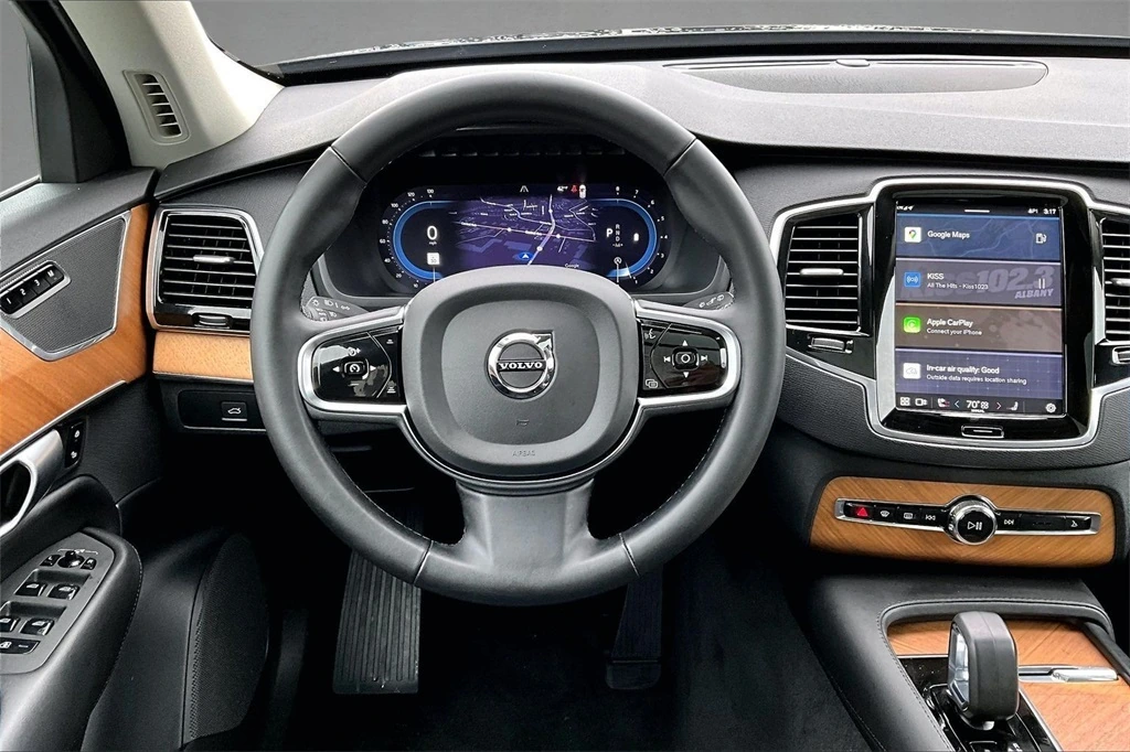 2024 Volvo - image 8