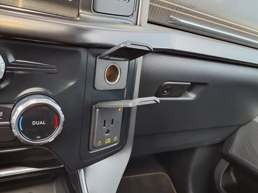2023 Ford F-150 Platinum photo 32
