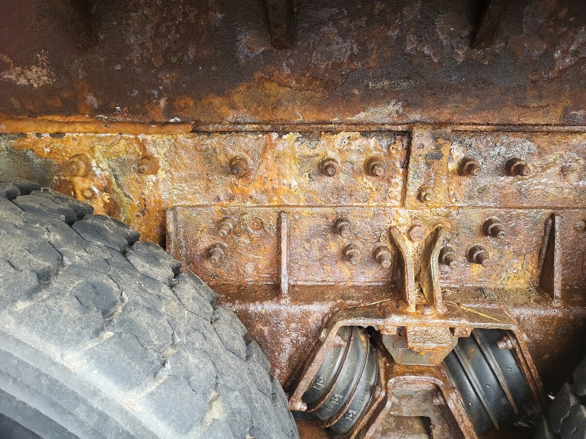 2005 International - image 23