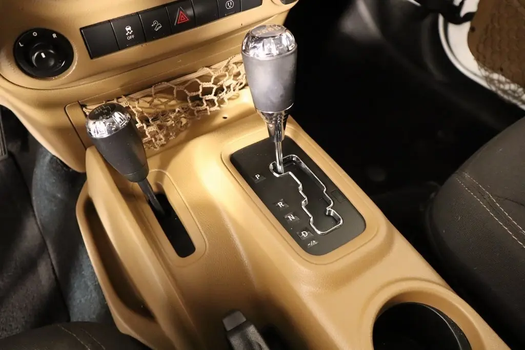 2015 Jeep Wrangler Sahara photo 6