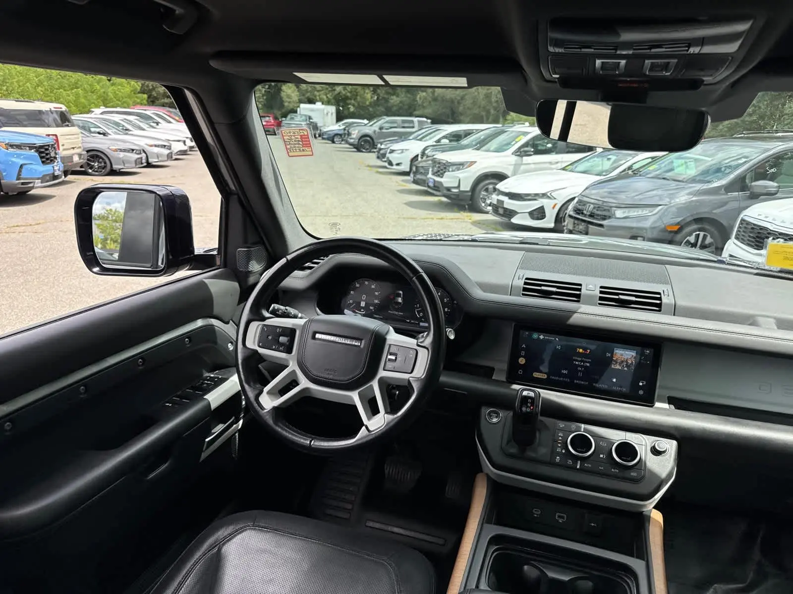 2023 Land Rover Defender X-Dynamic SE photo 33